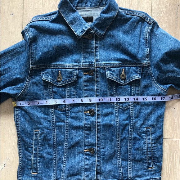 Uniqlo Classic Jean Jacket in Blue - Picture 9 of 11